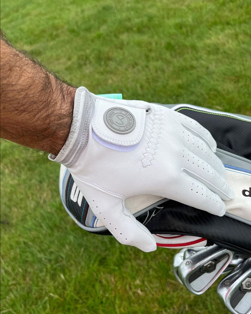 MYNT TrueTouch Golfhandschuh beim Golfen